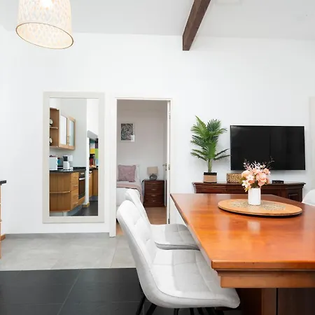 Hébergement de vacances Charming Garden Oasis By Lovelystay *