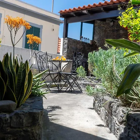 Charming Garden Oasis By Lovelystay Hébergement de vacances
