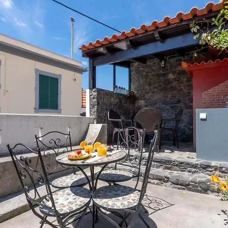 Hébergement de vacances Charming Garden Oasis By Lovelystay